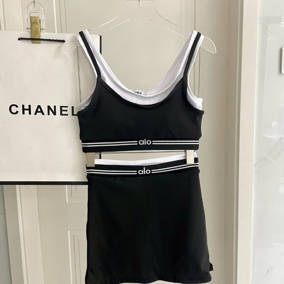 ALO Yoga Black & White Ribbed Sports Bra and Skirt Set - Picture 4 of 6